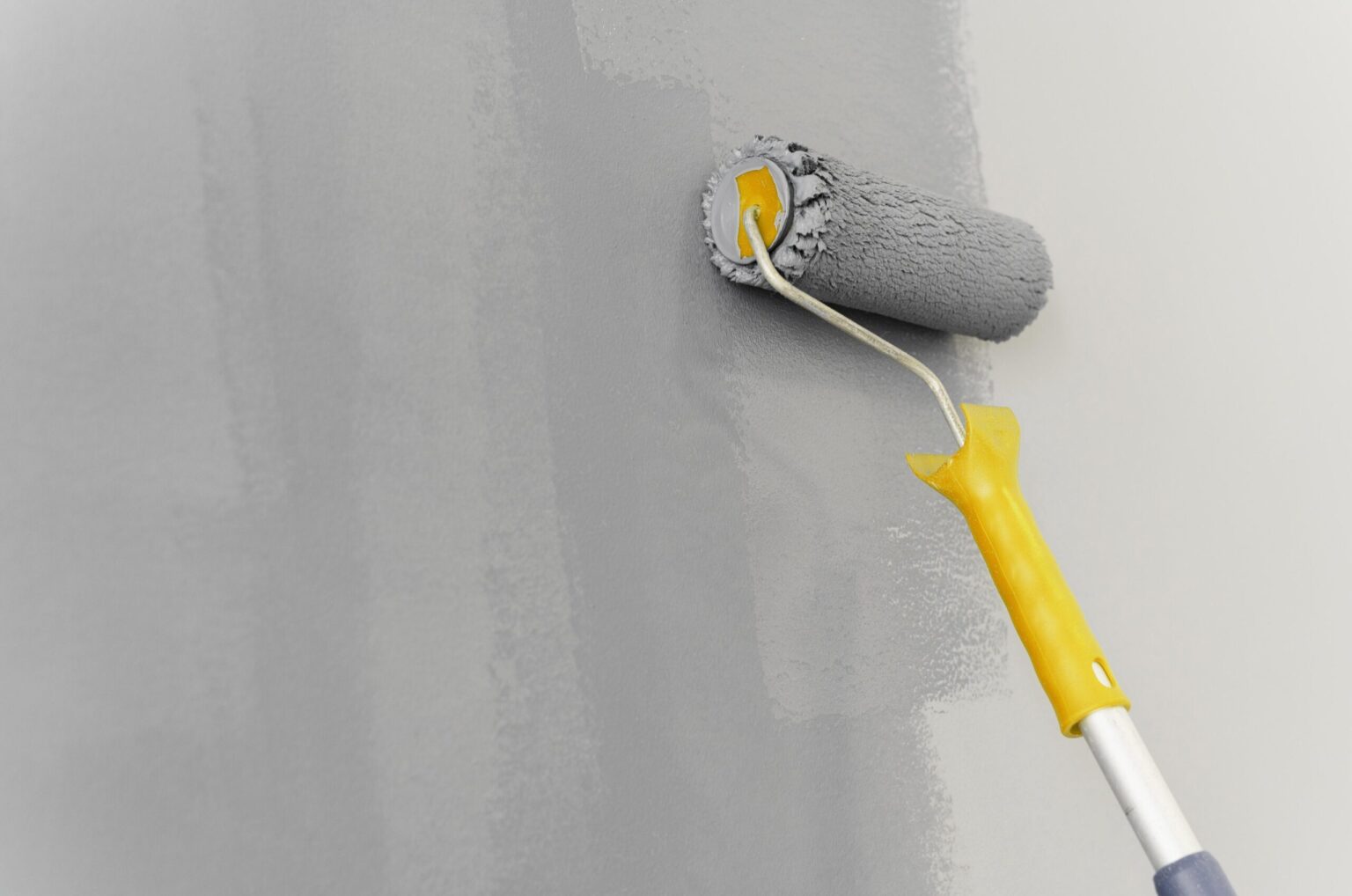 wall-painting-with-roller-concept